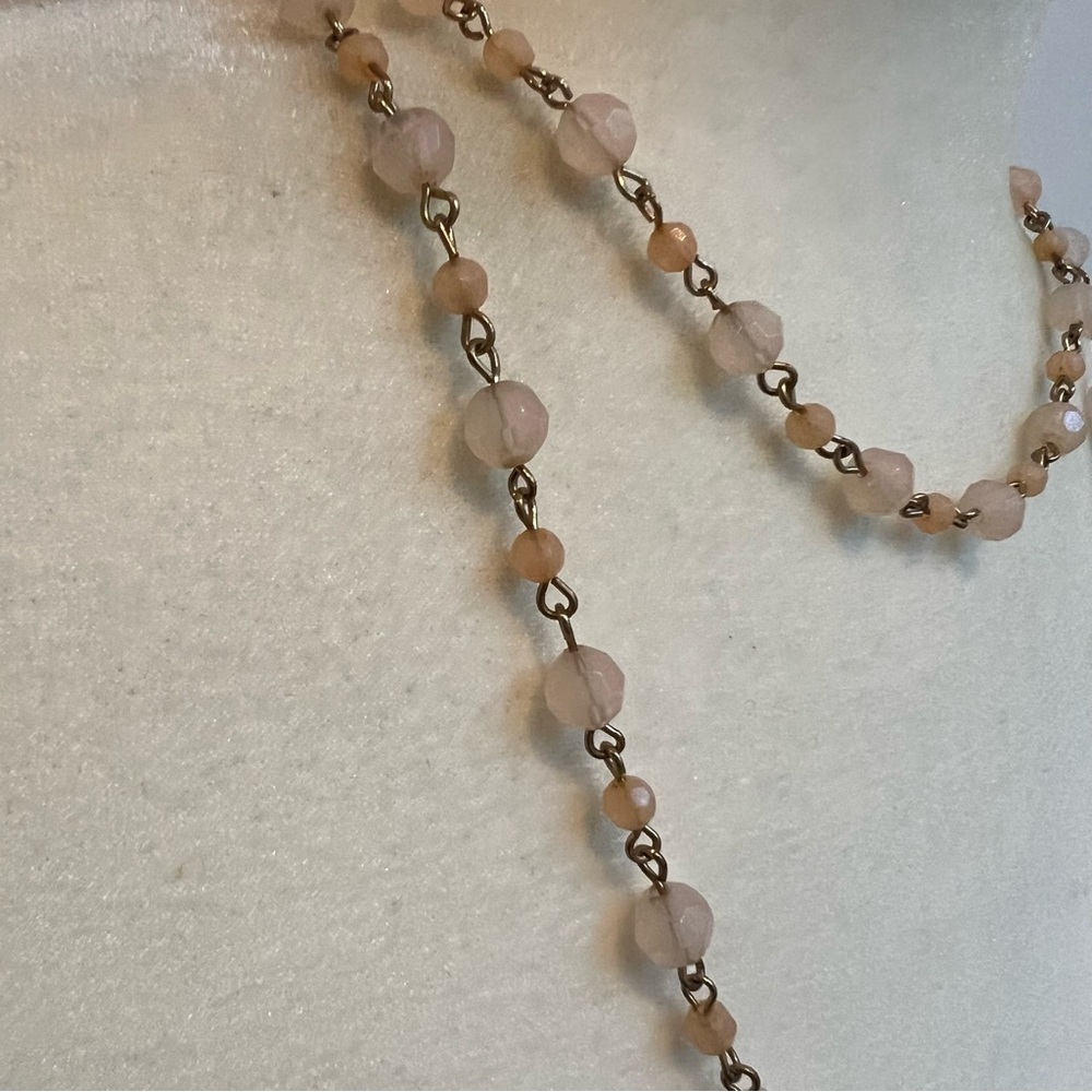 Light peach sparkly beaded long necklace can be doubled - Picture 3 of 6